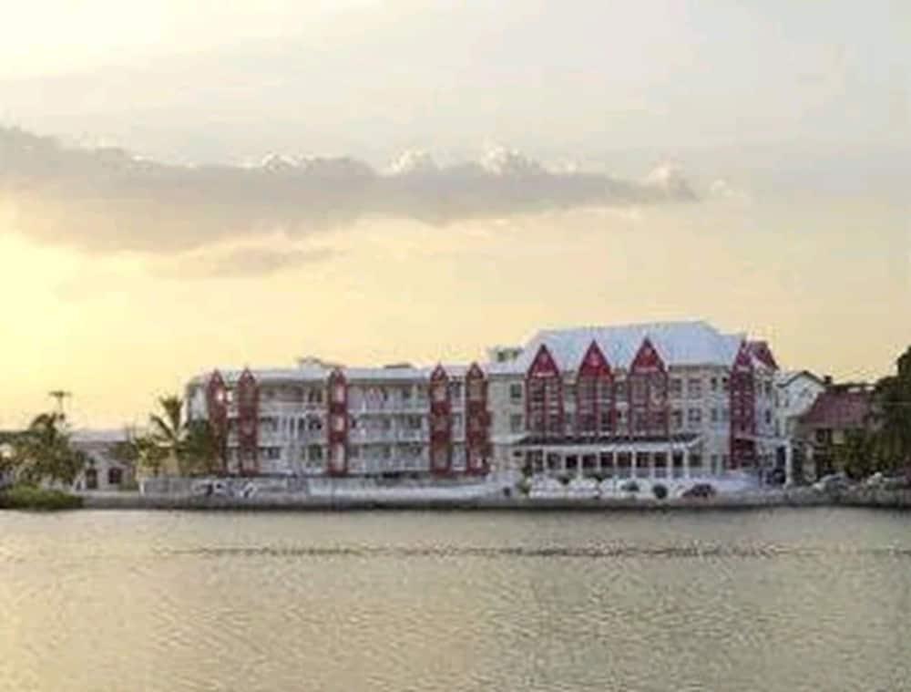 Ramada Tikal Isla De Flores Hotel Extérieur photo